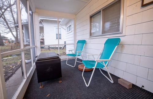 White Bear Lake Cottage | Quaint WBL Cottage - 2 Blocks from Historic Downtown