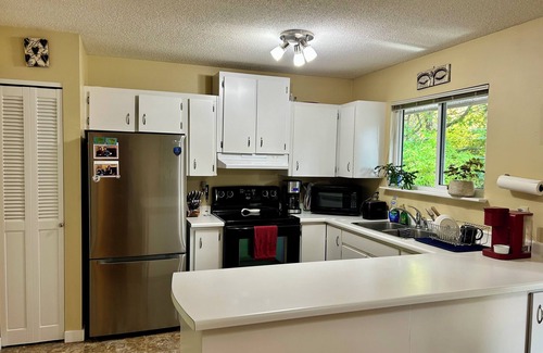 Regional District of Nanaimo House | Qualicum Beach 3 month winter rental with two friendly cats at reduced rate