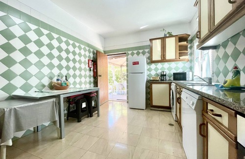 Vale de Carro Villa | Quality 4 Bedroom Villa Air-Conditioning, Private Pool, Nr. Beach & Everything! For 8-10 persons.