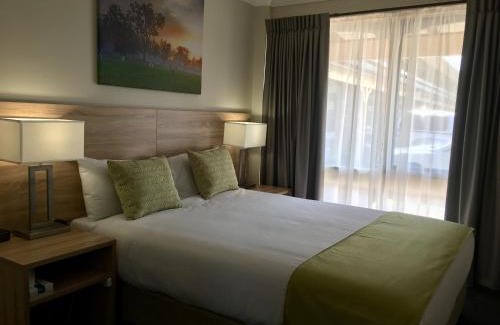 East Wagga Wagga Hotel | Quality Inn Carriage House