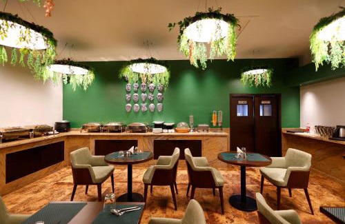 Mahmoorganj Hotel | Quality Inn City Centre Varanasi