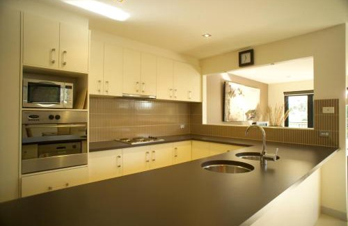 Golden Square Hotel | Quality Inn Colonial