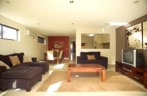 Golden Square Hotel | Quality Inn Colonial