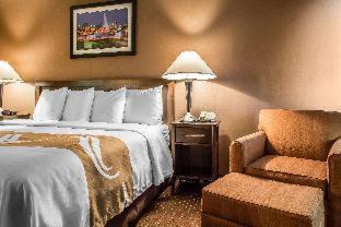 Elgin Hotel | Quality Inn Elgin I-90