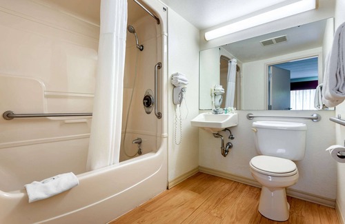 Falconer Hotel | Quality Inn Falconer - Jamestown