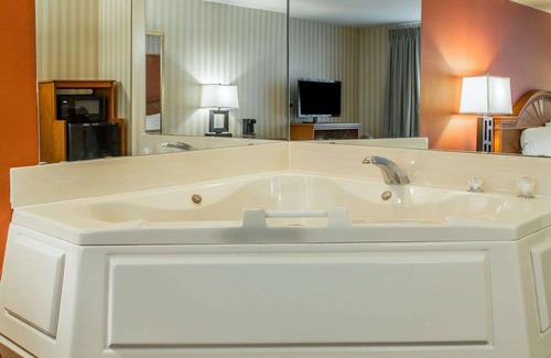 Gaylord Hotel | Quality Inn Gaylord