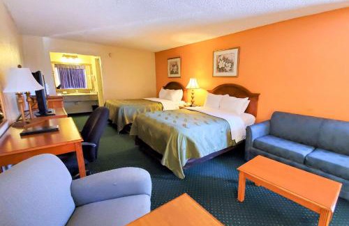 Chiefland Hotel | Quality Inn near Manatee Springs State Park