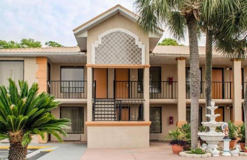 Chiefland Hotel | Quality Inn near Manatee Springs State Park