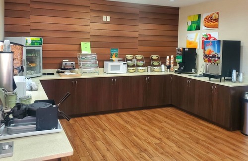 Peru Hotel | Quality Inn Peru near Starved Rock State Park