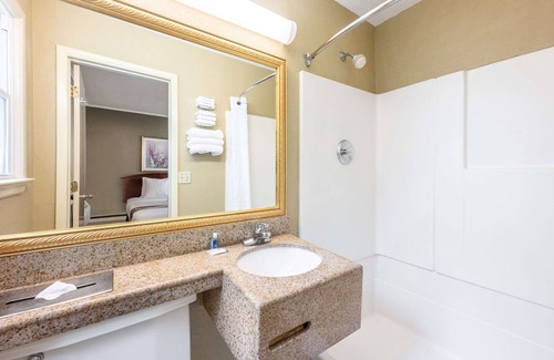 Arlington Hotel | Quality Inn Poughkeepsie