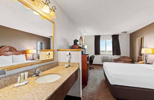 Sidney Hotel | Quality Inn Sidney I-80