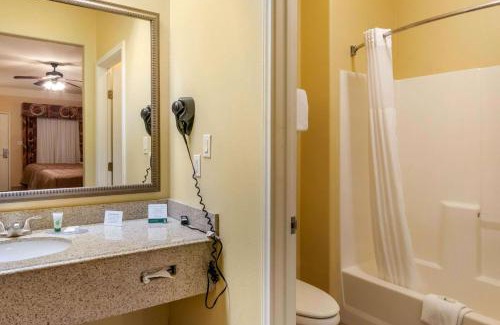 Mercedes Hotel | Quality Inn & Suites at The Outlets Mercedes-Weslaco