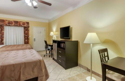 Mercedes Hotel | Quality Inn & Suites at The Outlets Mercedes-Weslaco