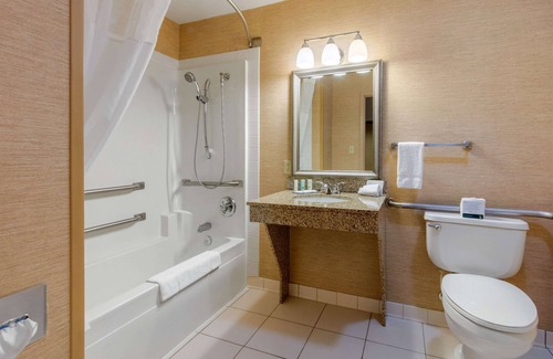 Draffenville Hotel | Quality Inn & Suites Benton - Draffenville