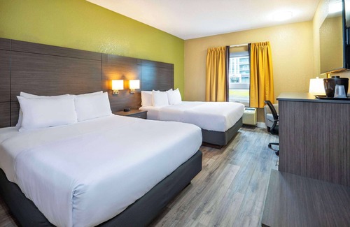 Grimsby Hotel | Quality Inn & Suites