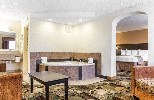 Greensboro Hotel | Quality Inn & Suites Coliseum