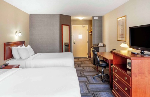 Leduc Hotel | Quality Inn & Suites Edmonton International Airport