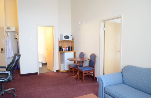 Leduc Hotel | Quality Inn & Suites Edmonton International Airport