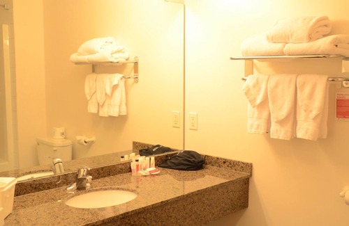 Leduc Hotel | Quality Inn & Suites Edmonton International Airport