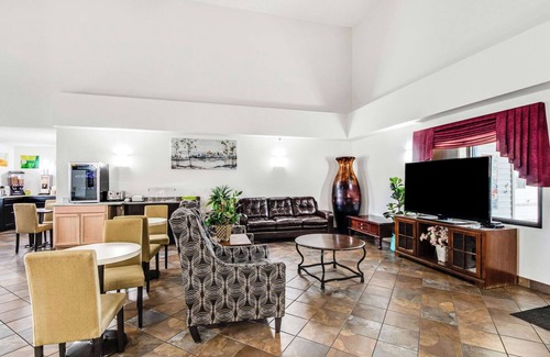 Junction Hotel | Quality Inn & Suites Junction