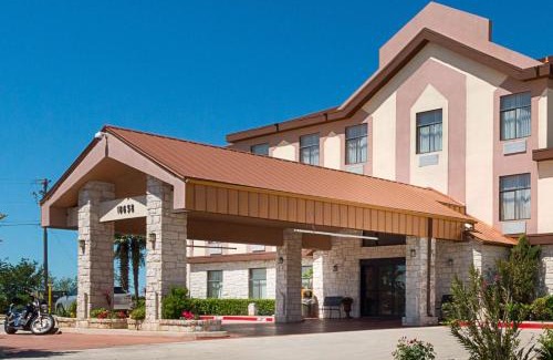 Kyle Hotel | Quality Inn & Suites