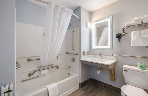 Oneida Hotel | Quality Inn