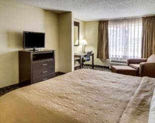 Broadmoor Hotel | Quality Suites Baton Rouge East - Denham Springs