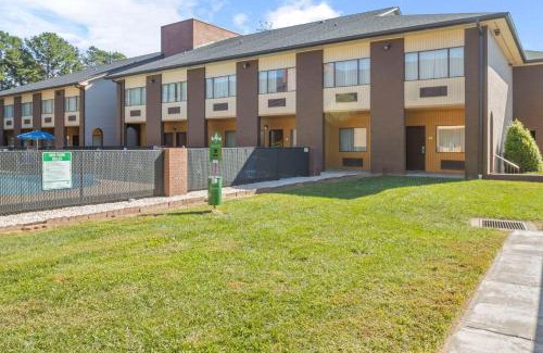 Hickory Hotel | Quality Suites Hickory South