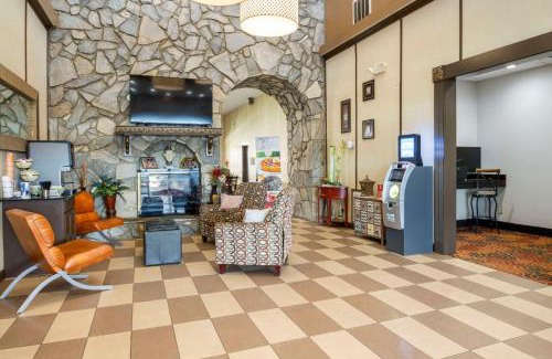 Hickory Hotel | Quality Suites Hickory South