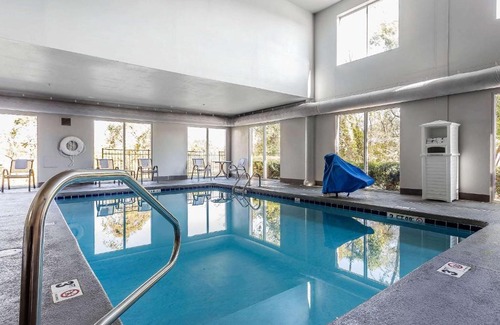Pineville Hotel | Quality Suites Pineville - Charlotte