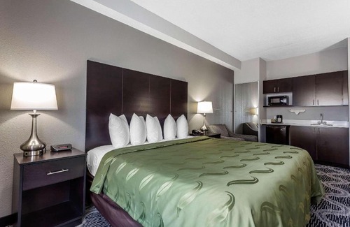 Pineville Hotel | Quality Suites Pineville - Charlotte