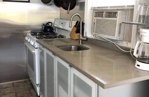 East Sandwich Cottage | Quarterboard 9 - Charming cottage w/deck, across from East Sandwich Beach
