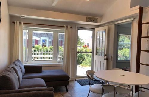 East Sandwich Cottage | Quarterboard 9 - Charming cottage w/deck, across from East Sandwich Beach