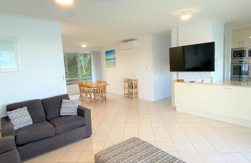 Nambucca Heads Apartment | QUAYSIDE - Bring the boat, tie it up at your own private jetty.