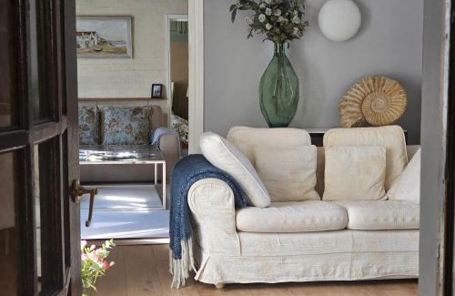 Guildford House | Queen Anne Cottage