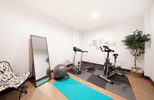 East Queen Anne House | Queen Anne Modern Family Home Free Parking - SLU - Gym
