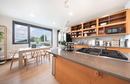 East Queen Anne House | Queen Anne Modern Home Free Parking |SLU| Gym