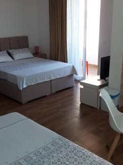 Dobra Voda House | Queen Apartments & Rooms