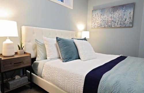 Southwest Edmonton House | Queen Bed,Near Airport,Kids Playground,Disney+