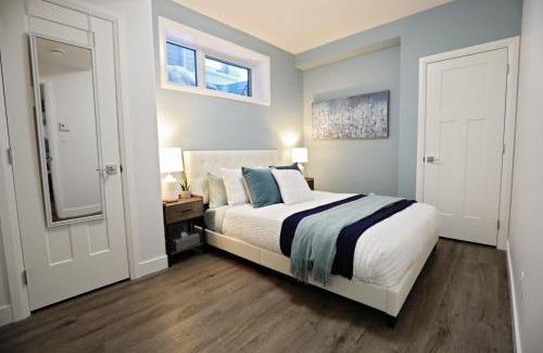 Southwest Edmonton House | Queen Bed,Near Airport,Kids Playground,Disney+