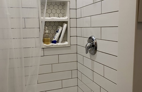 Earlscourt Apartment | Queen bedroom with ensuite bathroom