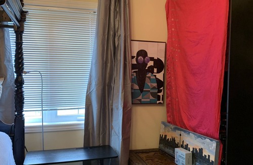Earlscourt Apartment | Queen bedroom with ensuite bathroom