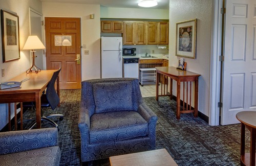 Glendale Condo | Queen Cherry Creek Suite | Pool, Hot Tub + Gym