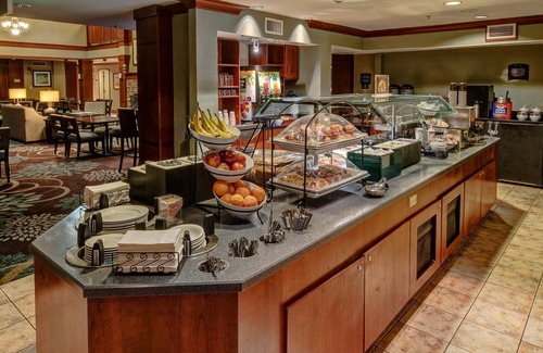 Glendale Condo | Queen Cherry Creek Suite | Pool, Hot Tub + Gym