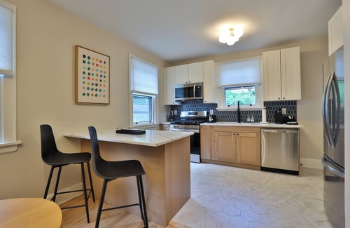 Hyde Park House | Queen City Blue- Historic Charmer Luxurious Living