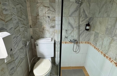 Baturaden Hostel | Queen Garden Hotel by Salak Hospitality