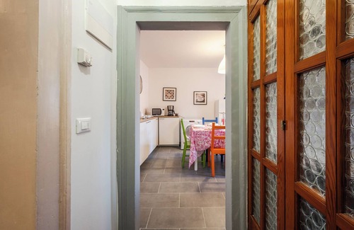 Santa Croce Apartment | Queen Home Carlotta - Three Bedroom Apartment, Sleeps 6