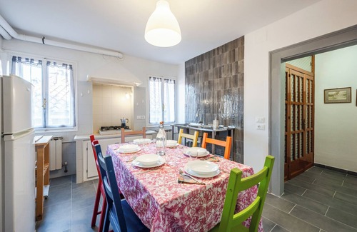 Santa Croce Apartment | Queen Home Carlotta - Three Bedroom Apartment, Sleeps 6