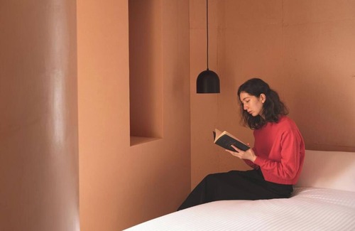 Nihonbashimuromachi Hotel | Queen Pin Boss Lady Room @ Tokyo Street Art Hotel