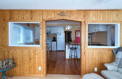 Grand Bend Cottage | *Queen's Gem Cottage – Your Perfect Grand Bend Getaway*
